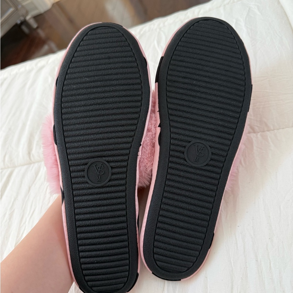 Victoria's Secret Signature Satin Slipper with Faux Fur - Picture 4 of 9